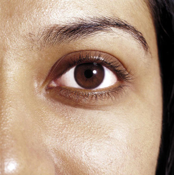 Azprensa. Imagen de un ojo de mujer.