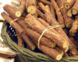 Raiz de regaliz (Glycyrrhiza glabra). 